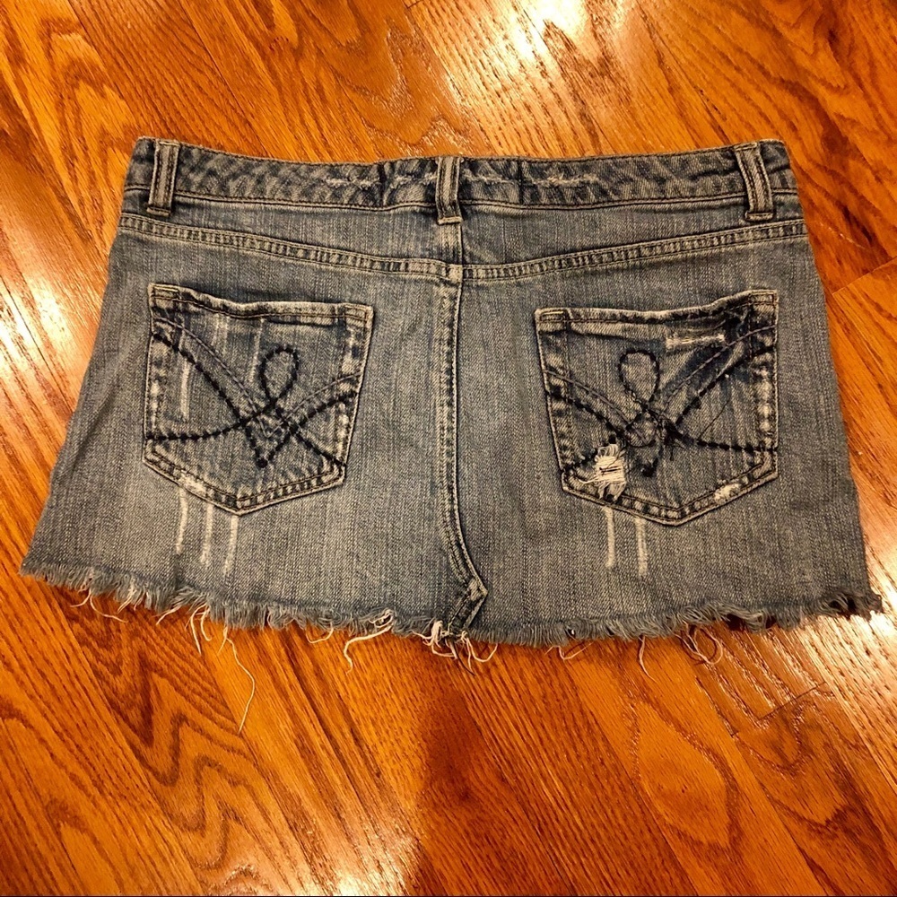 CELEBRITY Pink sexy denim distressed mini Skirt size 5 juniors - Picture 2 of 5